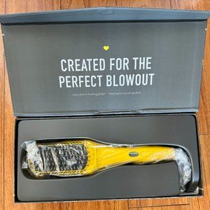 Drybar The Brush Crush Heated Straightening Brush (full size)